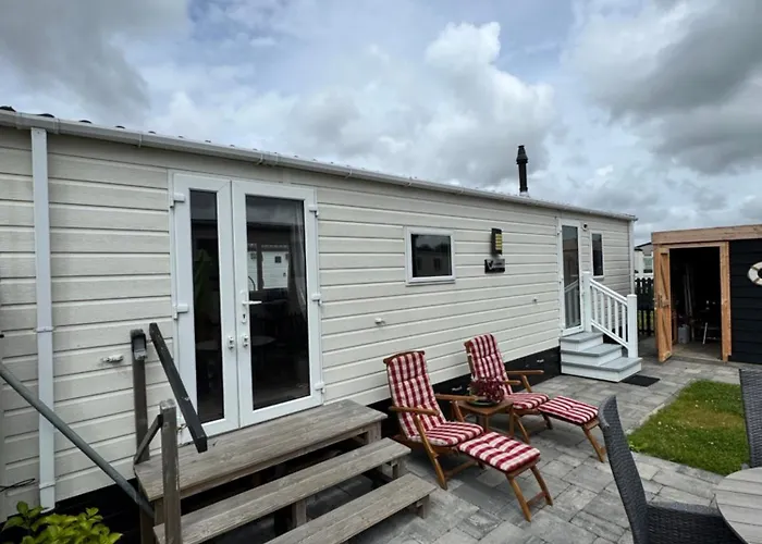 Prachtig Chalet De Zee Ster